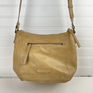 Lucky Brand Dori Bucket Crossbody Bag Purse Tan Brown Leather Lines Pockets